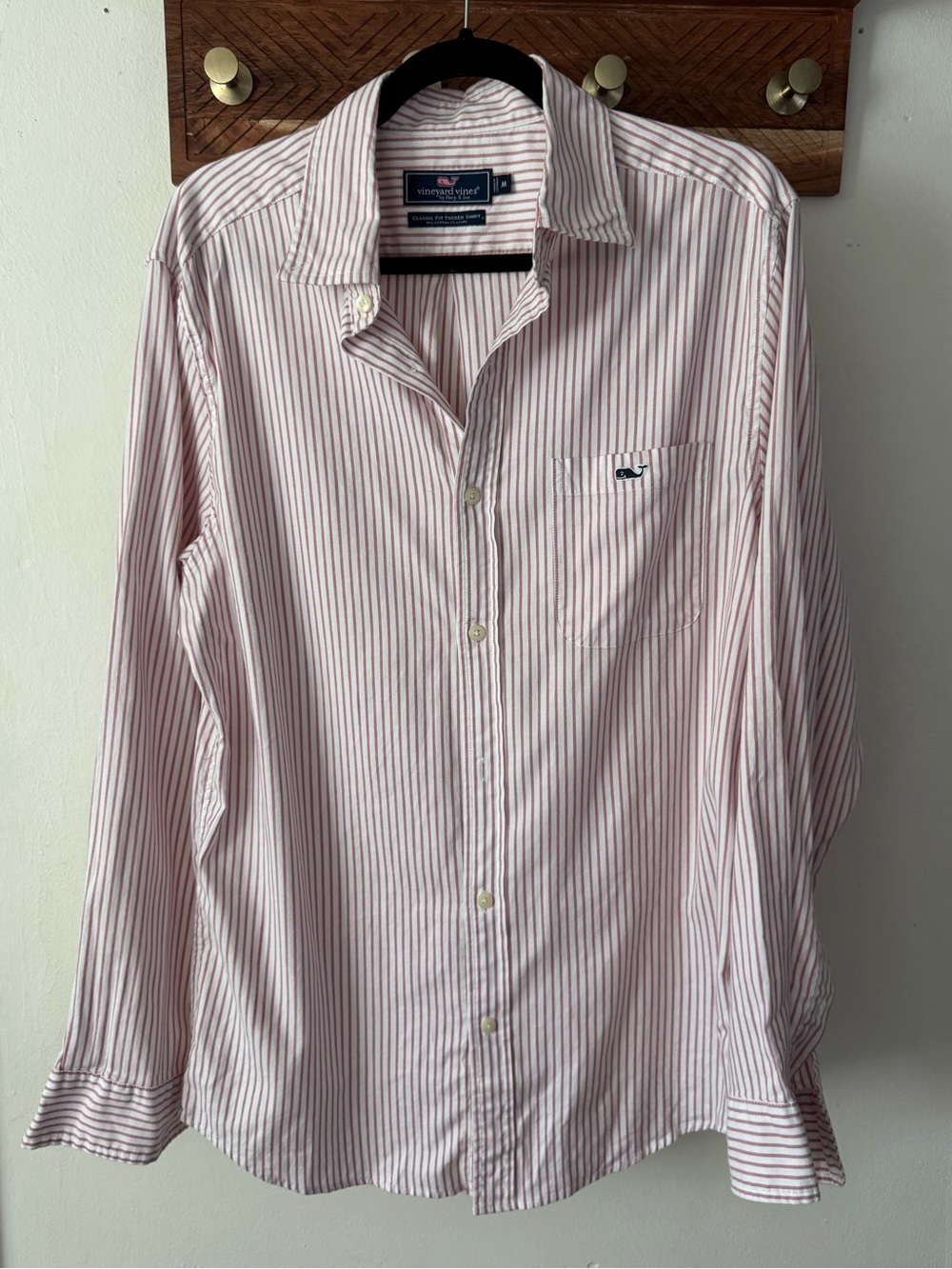 Vineyard Vines Men’s White Shirt with Pink Stripes